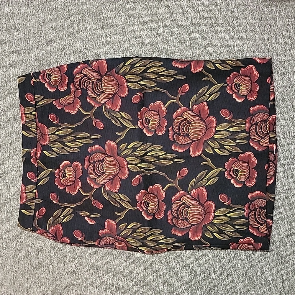 Ann Taylor floral pencil skirt, size 8